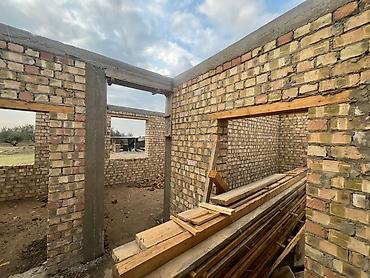 Строительный кирпич: Одноэтажный дом в стадии строительства из полнотелого кирпича на — 6