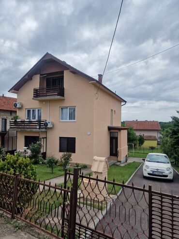 Kuće na prodaju: 260 kv. m, 8 soba — 2