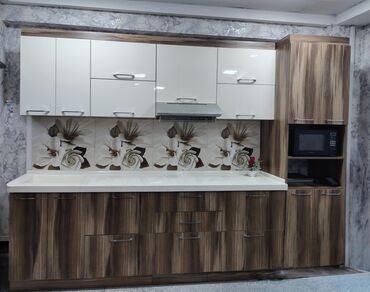 membran metbex mebeli qiymetleri: Mətbəx mebel dəsti – ağ-qəhvəyi ağac teksturalı fasadlar, parlaq metal