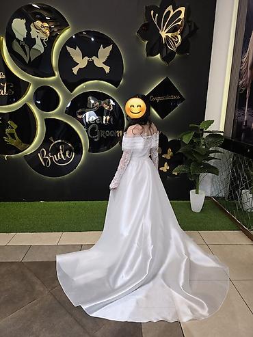 Toy paltarları və aksesuarları: Ağ gəlinlik – zərif krujeva və payet işləməli - Model: “off-shoulder” — 2