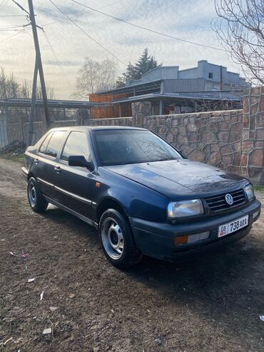 volkswagen grand california: Volkswagen Vento: 1992 г., 1.8 л, Механика, Газ, Седан