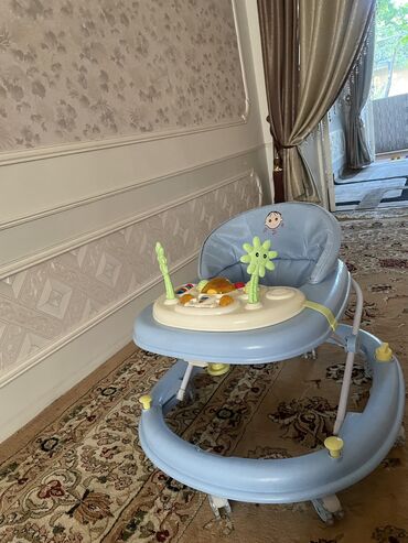 маленький детский батут для дома: Абсолютно новый, даже не пользовались, размер очень хороший, и гелевые