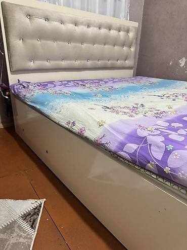 Çarpayılar: Mebel növü: iki nəfərlik çarpayı Təsvir: - Ölçü: təxmini 160x200 sm — 2