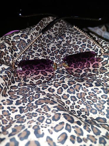 Eynəklər: Biri 10 azn — 12