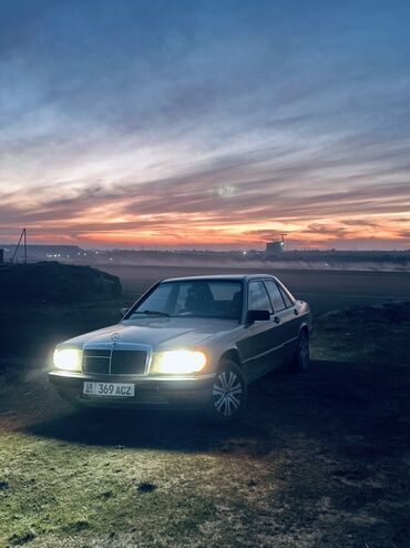 решетка на мерседес 210: Mercedes-Benz 190: 1984 г., 2 л, Механика, Бензин, Седан