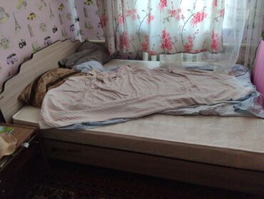 кровать стол: Срочно продаю кровать двухспальная