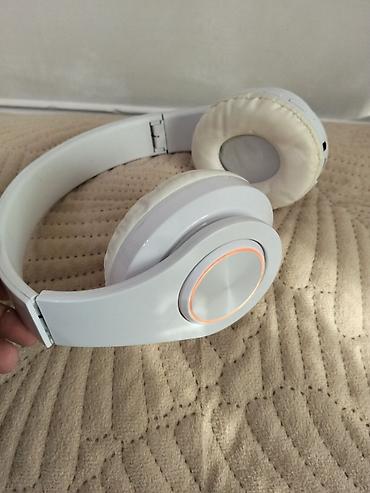 nar gundelik internet: Aşağıdakı xüsusiyyətlərə malik simsiz over‑ear qulaqcıq: - Rəng: ağ - — 5