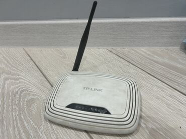 pulsuz internet: TP-Link simsiz router Xüsusiyyətlər: - 2.4 GHz Wi‑Fi dəstəyi - 1 ədəd