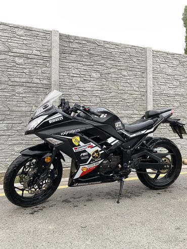 каска мотоцикл: Спортбайк Kawasaki, 250 куб. см, Бензин, Чоңдор үчүн, Колдонулган