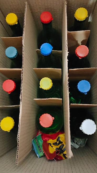 kuhinjski brener: Prazne staklene flaše od 1l i 0,75l od providnog, braon i zelenog — 1