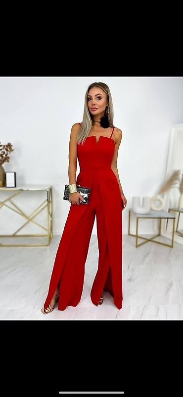 Kombinezoni: 💫New collection💫

⚜️Univerzalna velicina
⚜️Cena 2800 din — 3