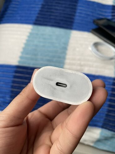 Şarj cihazları: Simsiz şarj cihazı Apple, 20 Vt — 5