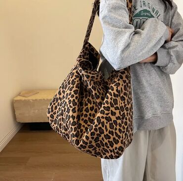 вместительная сумка: Леопардовый Шопер очень вместительный 
Новый 
Качество