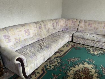 угловой диван с креслом: Угловой диван, цвет - Белый, Б/у