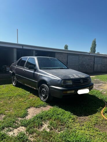 Volkswagen: Volkswagen Vento: 1994 г., 1.8 л, Механика, Газ, Седан