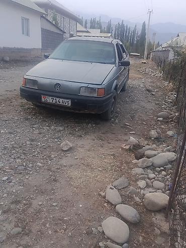 Транспорт: Volkswagen Passat: 1988 г., Седан — 2