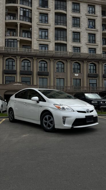 Toyota: Toyota Prius: 2012 г., 1.8 л, Вариатор, Гибрид, Универсал