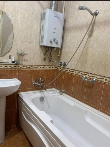 Uzunmüddətli kirayə mənzillər: Nərimanov rayonu,Nərimanov metrosunun çıxışındakı5 mərtəbəli binada — 5