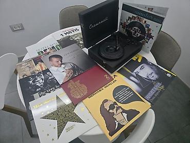 Виниловые пластинки: Kompakt vinil dəsti və pikap Məhsulun tərkibi: - Crownwell markalı — 2