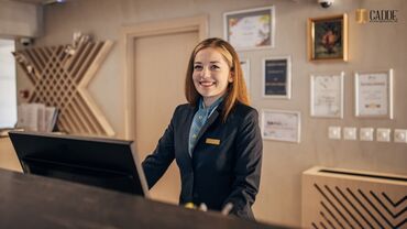 работа в баку(не трудоустройство): Хостес. 1-2 года опыта