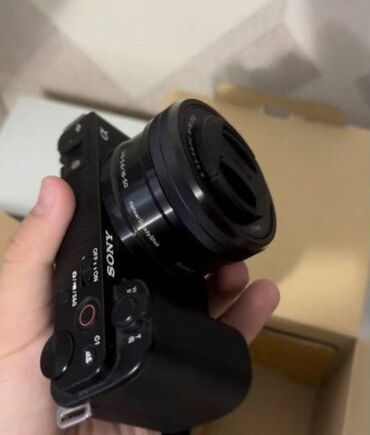 фотоаппарат любитель: Sony ZV-E10 Камера в идеальном состоянии, пробег 49 кадров, открыл