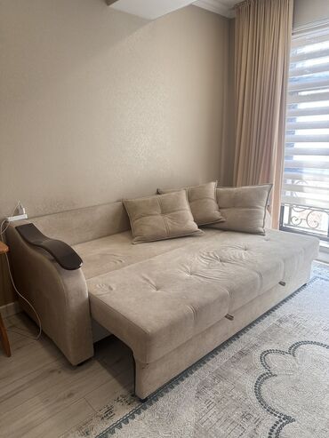 большой удобный диван: Диван-кровать, цвет - Бежевый, Б/у