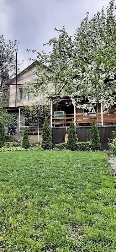 Продажа коттеджей и домов: Продаётся дачный дом с большим зелёным участком. Основные — 4