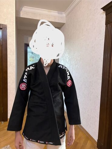 купить кимоно для дзюдо: Atama brendinin qara rəngdə idman kimonosu. Bu kimono idmançılar üçün
