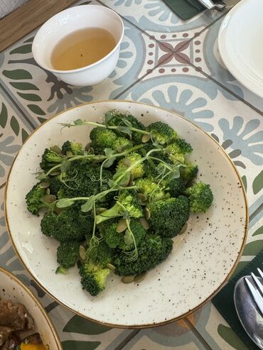 Готовые блюда, кулинария: Ассортимент салатов 1) Хрустящие баклажаны - Запечённые/обжаренные — 15