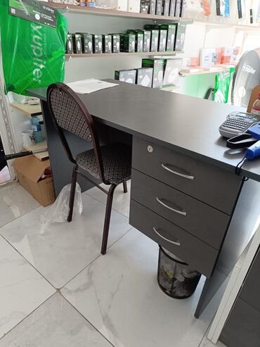samovar alıram: Masa ofis magaza ve yazi masasi kimi isletmek olar. 3 aydir