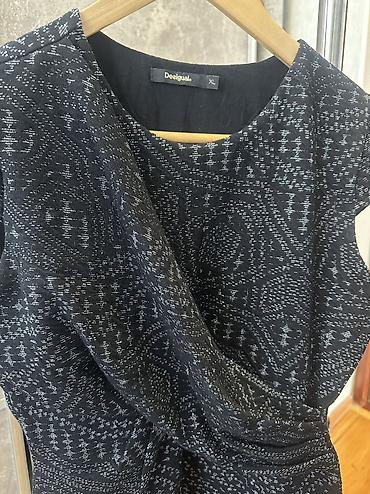 Повседневные платья: 1)Платье под замшу с красивым узором из паеток,размер 44-48,состояние — 5