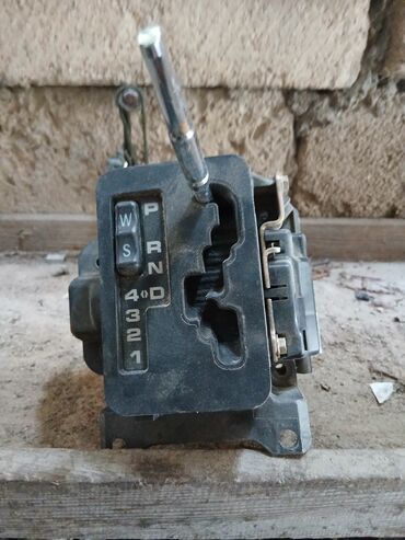 бежевые босоножки на тракторной подошве: Mercedes-Benz 1997, Б/у