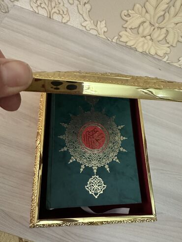 Şəkillər, tablolar: Təcili satilir Təzədir. Qurani Kerim qoyulur içinə. Üstünə Ərəbcə — 8