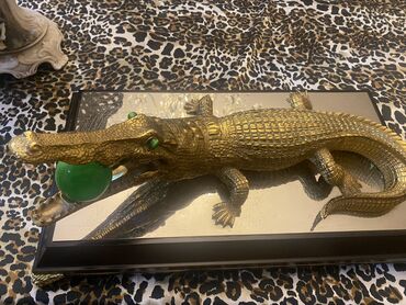 женские серьги с камнями: Крокодил декоративный,куплен 20 лет назад,не темнеет,покрыт
