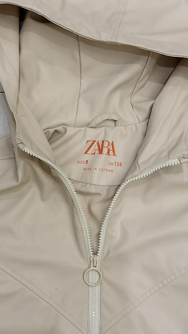 зара одежда: Детская куртка ZARA - Модель: легкая ветровка с капюшоном - Размер: 9 — 3