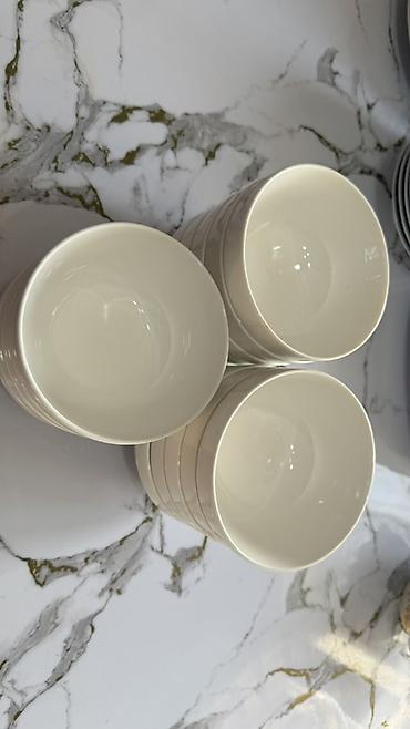 Наборы посуды: Набор белой посуды из керамики/фарфора в классическом минималистичном — 4