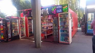 hespo sobe: Izdaje se 25 kvadrata kiosk lokal centar Zemuna kod robne kuće. Lokal — 1