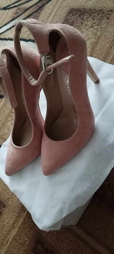 продаю одежды: Туфли 36, цвет - Розовый