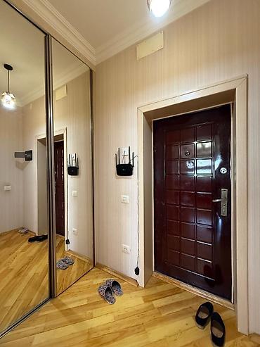 Yeni tikili: Mərkəzdə Kupçalı Əşyalı 3 Otaga Düzəlmə Mənzil. 63 Kv 128 Min. 16 — 9