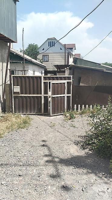 Продажа коттеджей и домов: Продаётся дом с двором Описание участка: - Закрытый двор с бетонными — 7