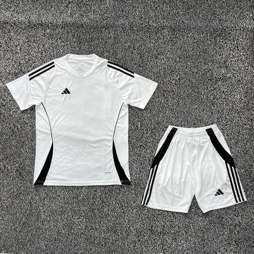 футболки мужской: Футболка S (EU 36), M (EU 38), L (EU 40)