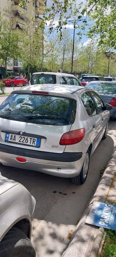 Peugeot 206: 1.4 l. | 2002 έ. | 212000 km. Χάτσμπακ