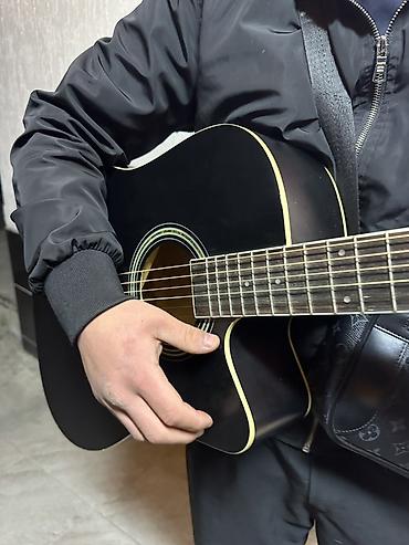 Гитары: Акустическая гитара 6‑струнная, корпус дредноут с вырезом (cutaway). - — 8