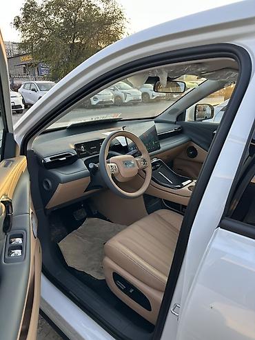 отделка салона авто: AION V— электрический кроссовер Основные характеристики: - Кузов — 4