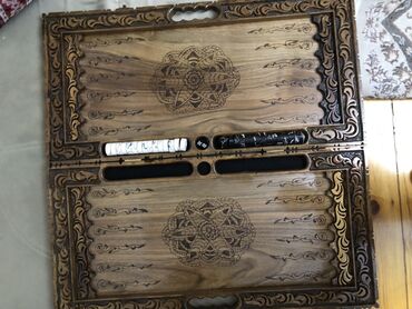 Nərdlər: Nərdi oynamağı sevənlər üçün hədiyyəlik Əl işi olan, üzərində oyma — 5