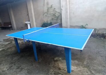 Tennis masaları: 2 Tenis masası var . digəfi tam sağlamdır. onun şəkilləri əlimdə deyil — 4