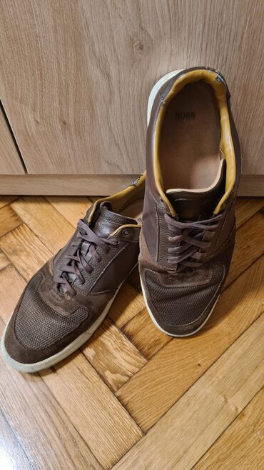 Cipele: Boss patike
Br.45
Bez vidnih ostecenja