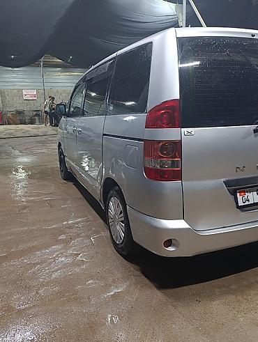 водный техника: Toyota Noah: 2003 г., 2 л, Автомат, Бензин, Минивэн — 2