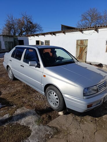 машина ист: Volkswagen Vento: 1994 г., 1.8 л, Механика, Бензин, Седан