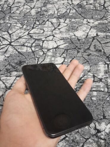 Mercedes-Benz: IPhone X, Space Gray, Face ID